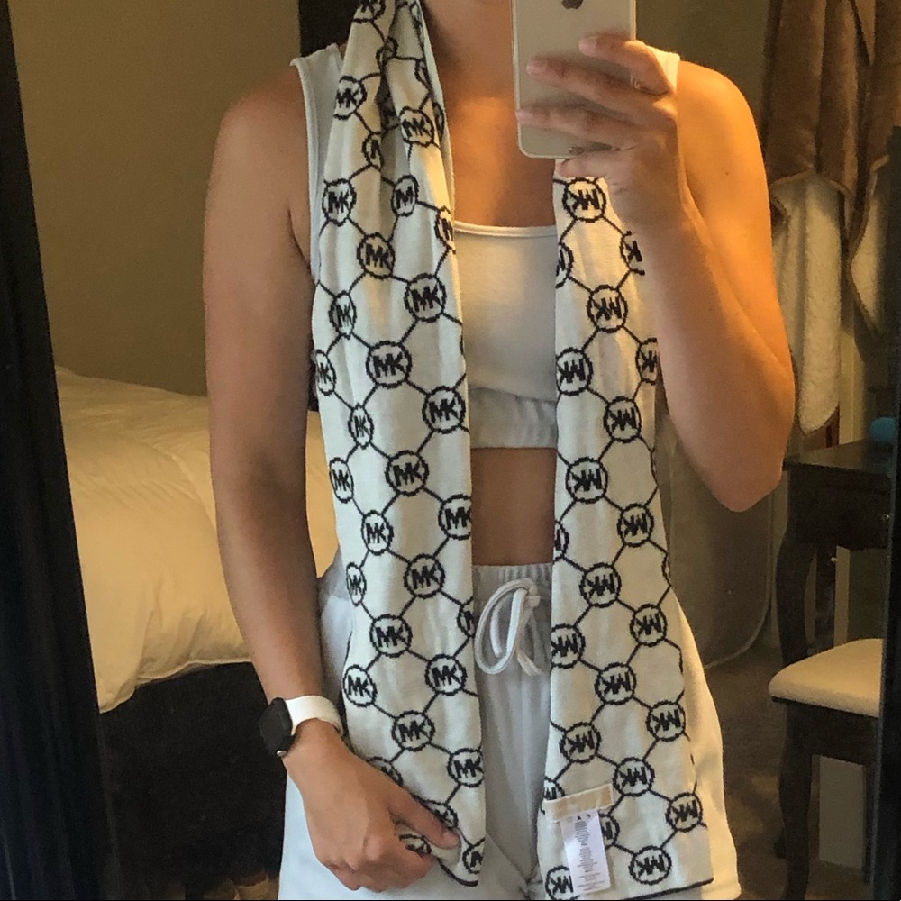 NWOT Michael Kors Scarf